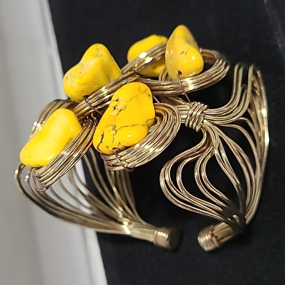 Vintage bracelet gold tone with yellow stones